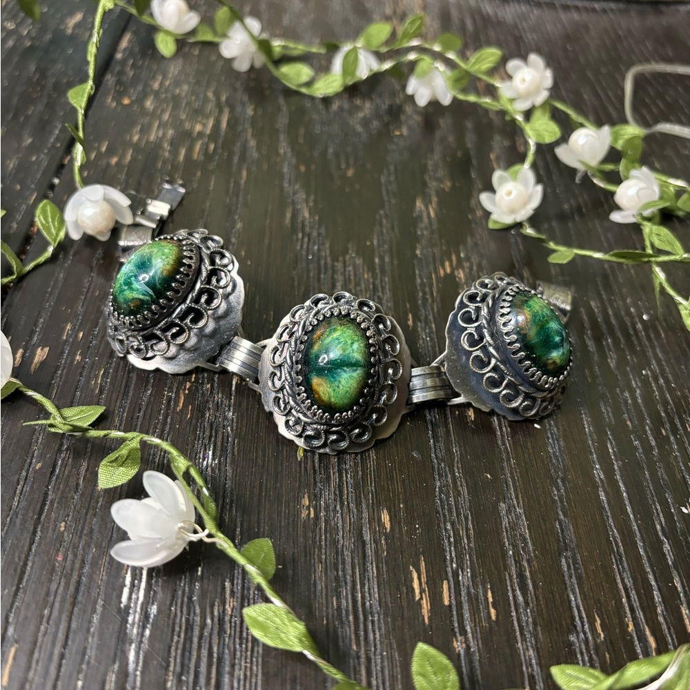 Elegant Silver and Green Women's Bracelet